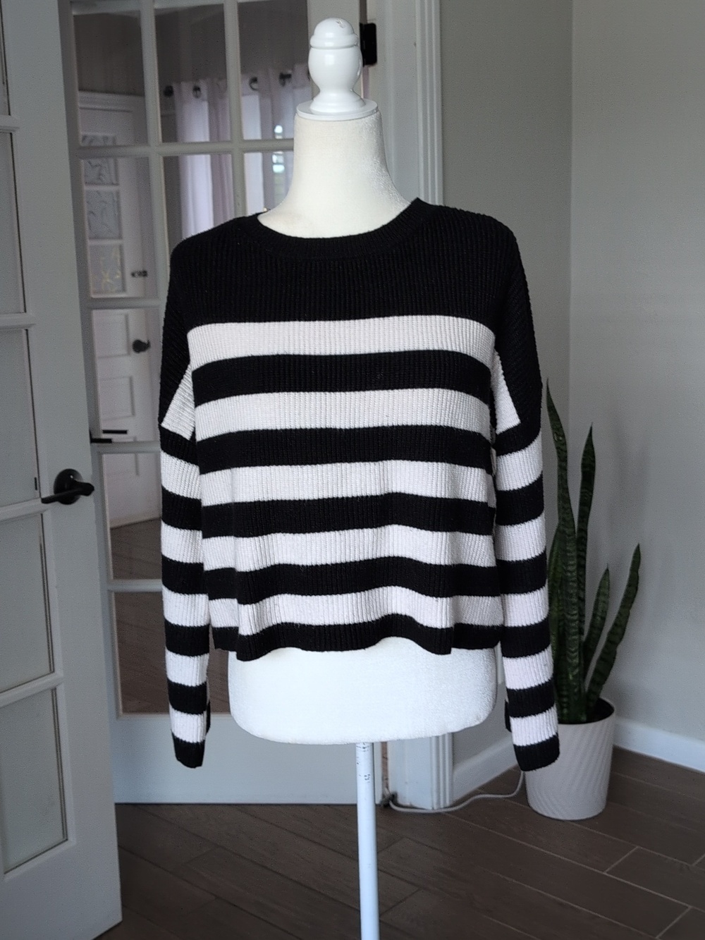Sincerely Jules Black And White Striped Knit Cropped Sweater Large